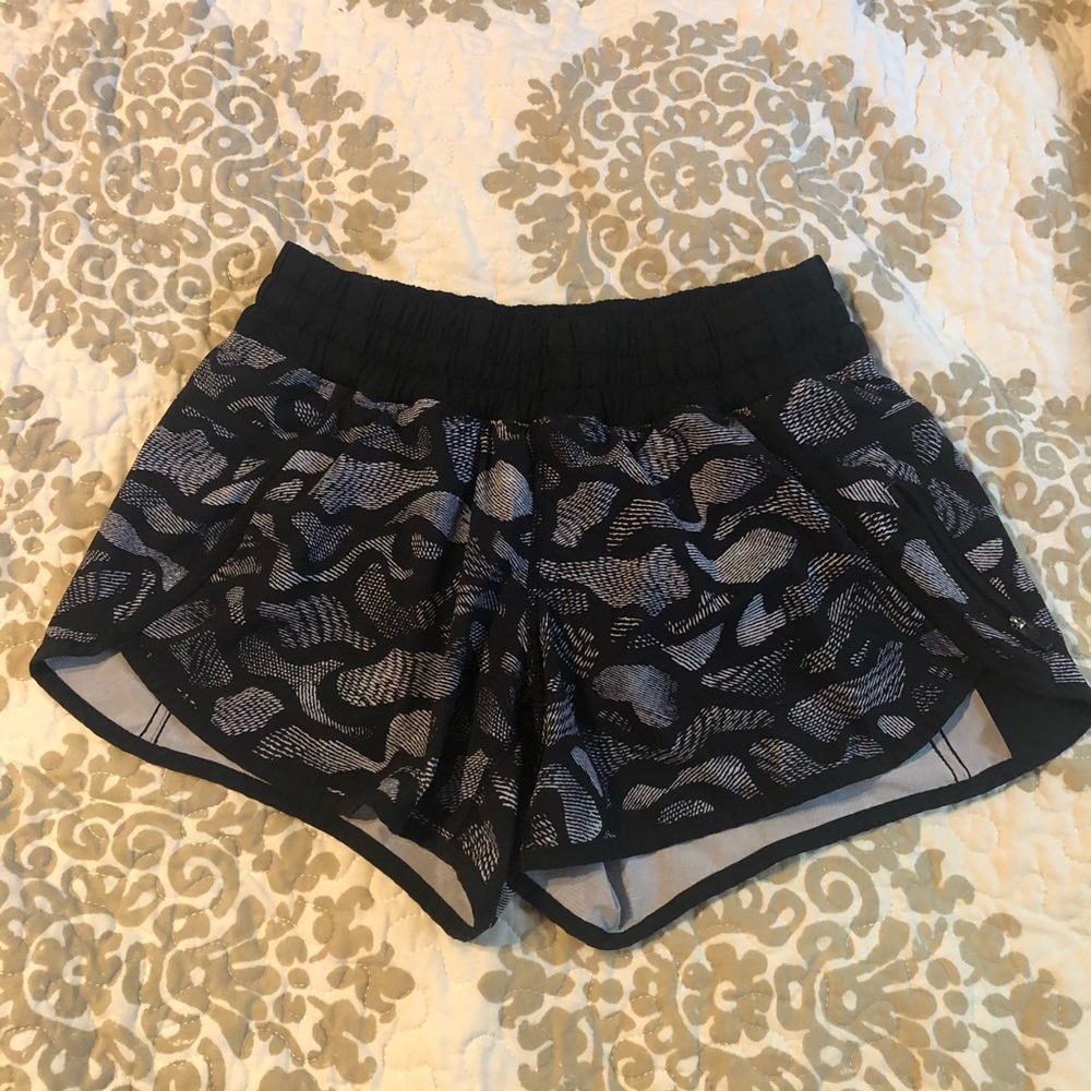 Lululemon Shorts size 6